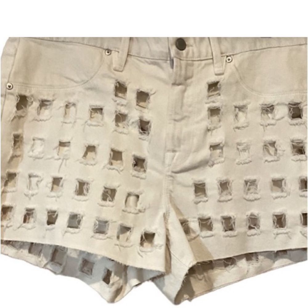 Good American NWT 90s Laser Cutout Short in Bone Size 26 - Picture 15 of 16